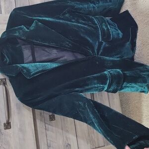 Casual Chic Green Women's Velvet Blazer . Size L .